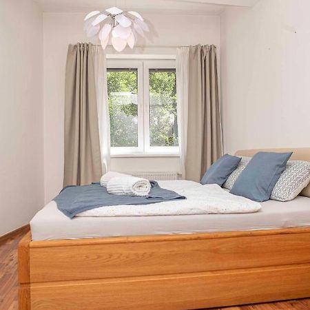 Castle View Apartment With Free Parking Bratislava Exterior photo