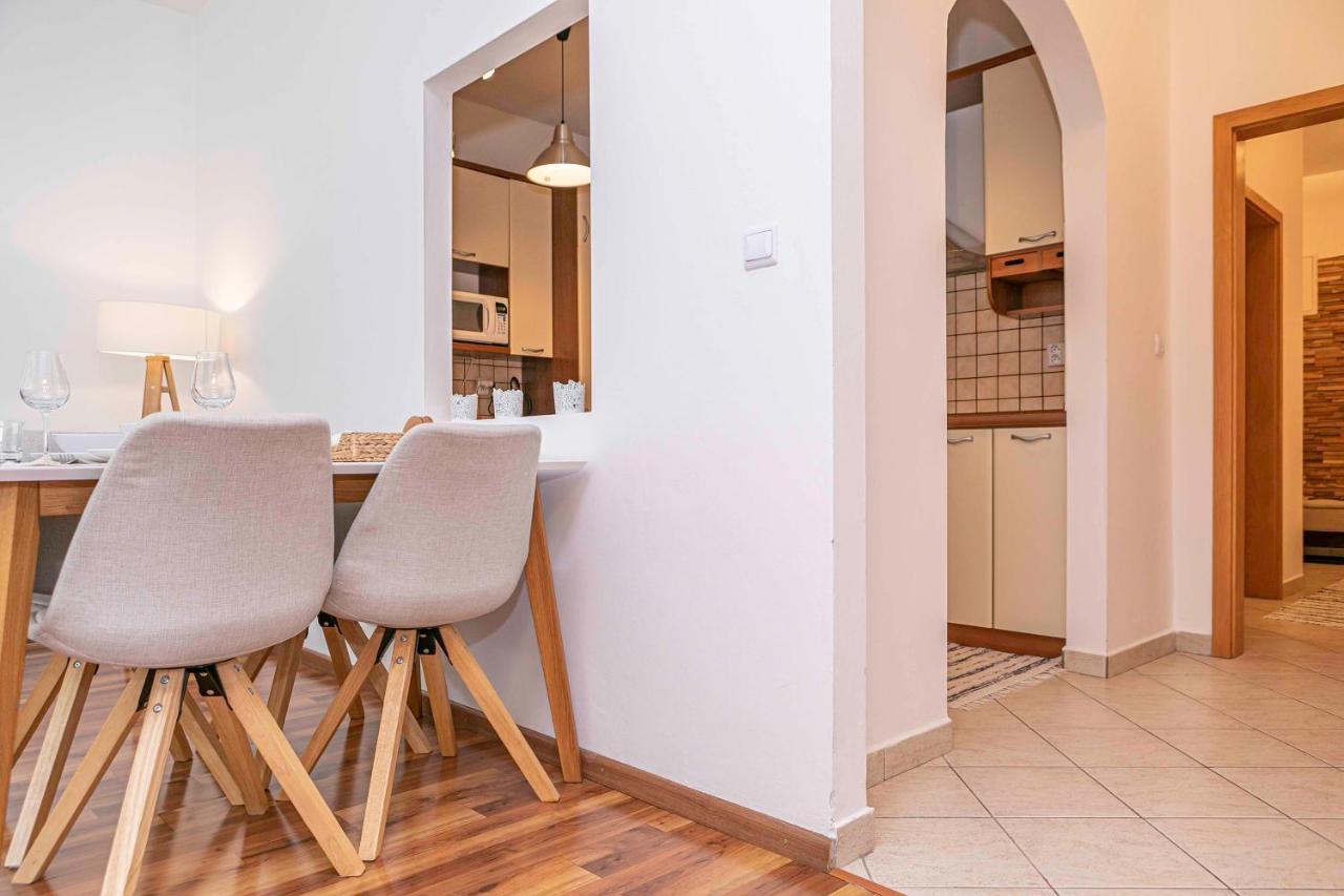 Castle View Apartment With Free Parking Bratislava Exterior photo