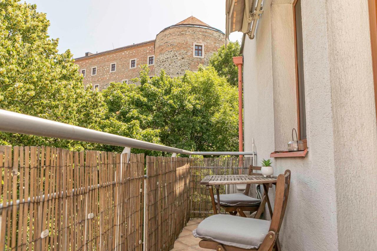 Castle View Apartment With Free Parking Bratislava Exterior photo