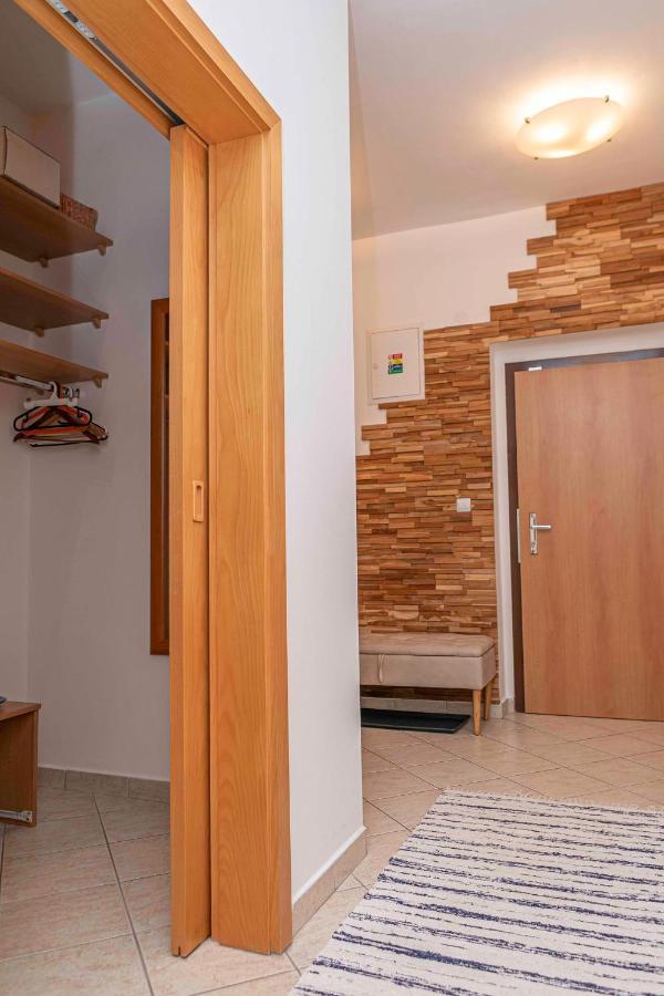 Castle View Apartment With Free Parking Bratislava Exterior photo