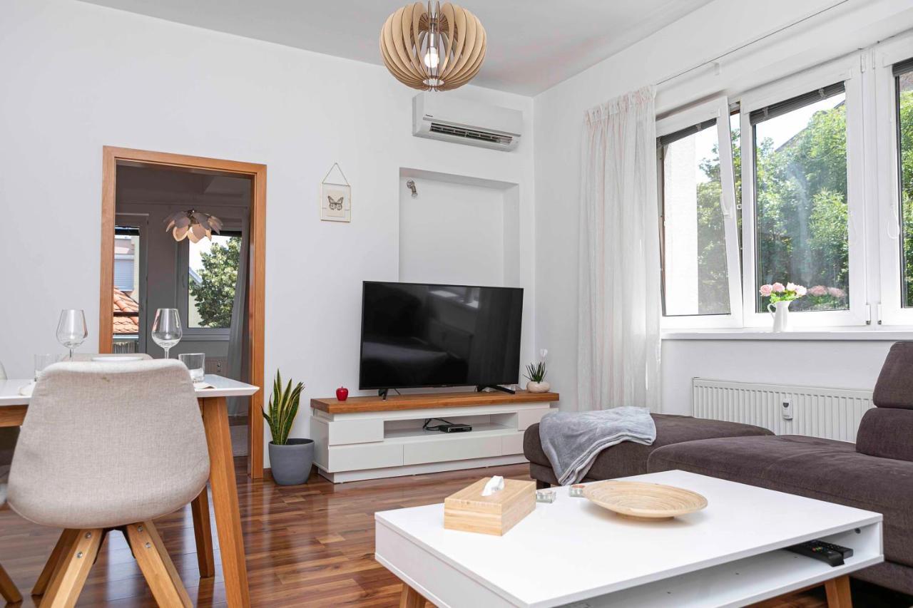 Castle View Apartment With Free Parking Bratislava Exterior photo