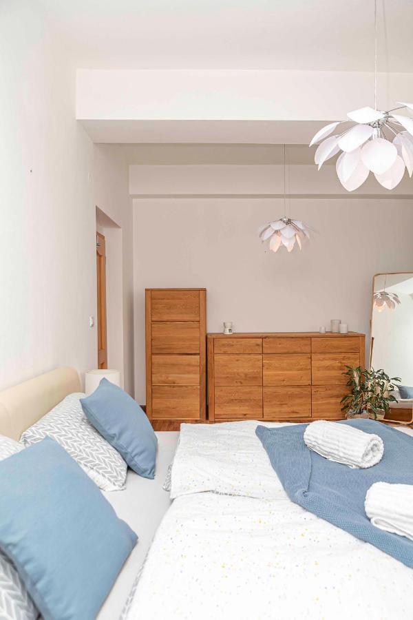 Castle View Apartment With Free Parking Bratislava Exterior photo