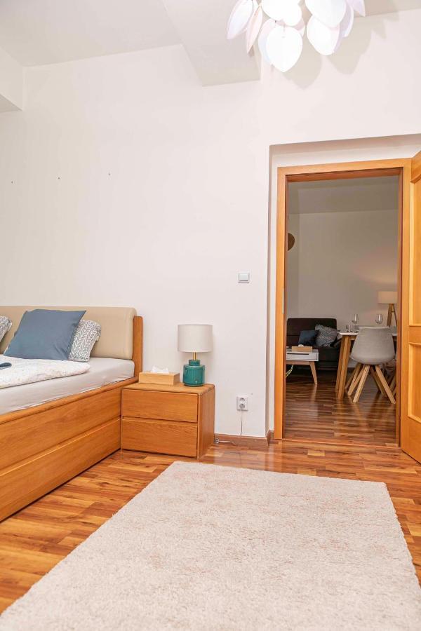 Castle View Apartment With Free Parking Bratislava Exterior photo