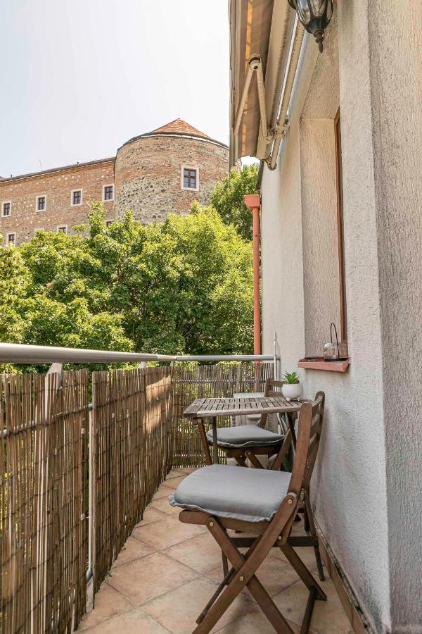 Castle View Apartment With Free Parking Bratislava Exterior photo