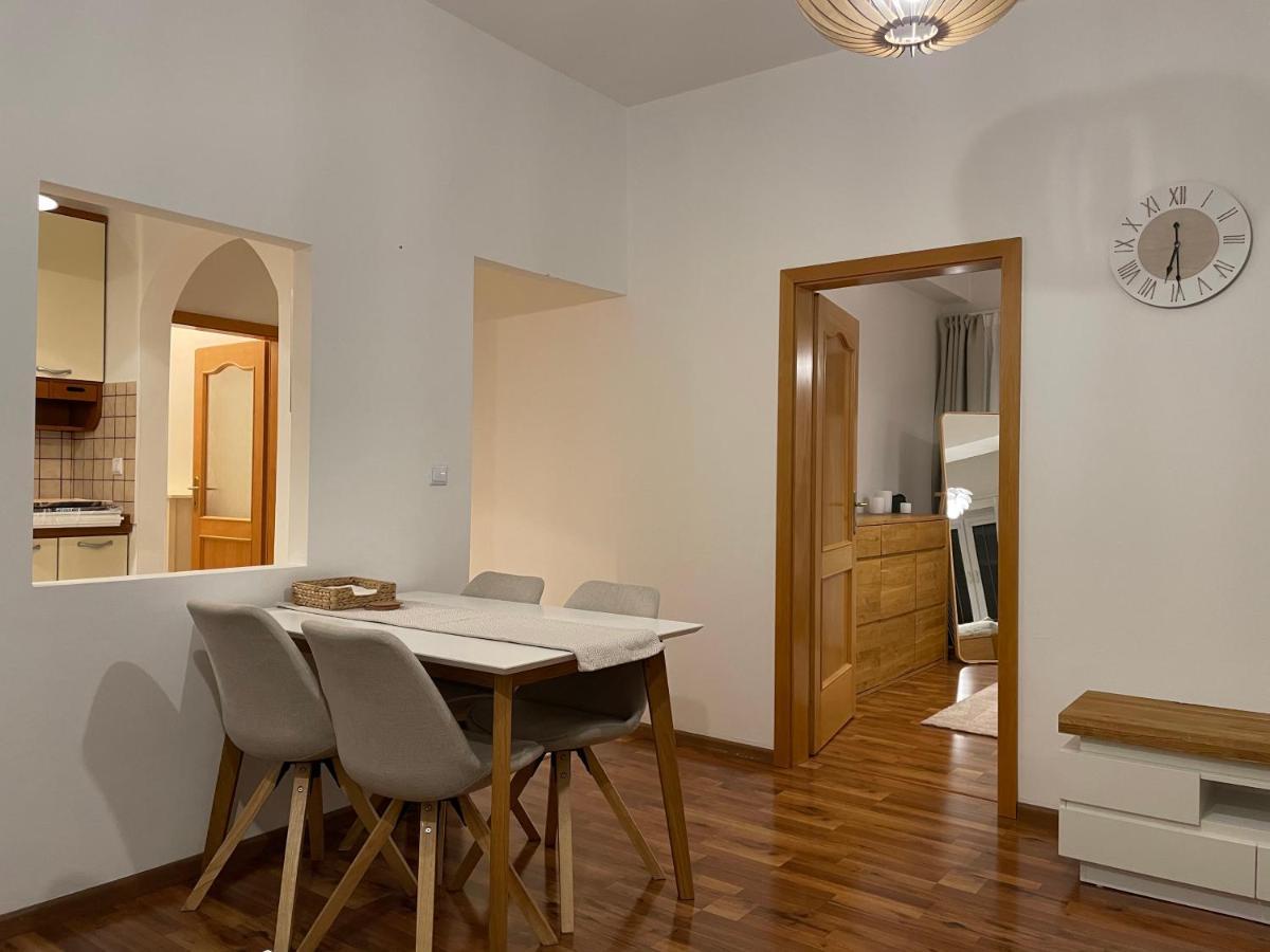 Castle View Apartment With Free Parking Bratislava Exterior photo