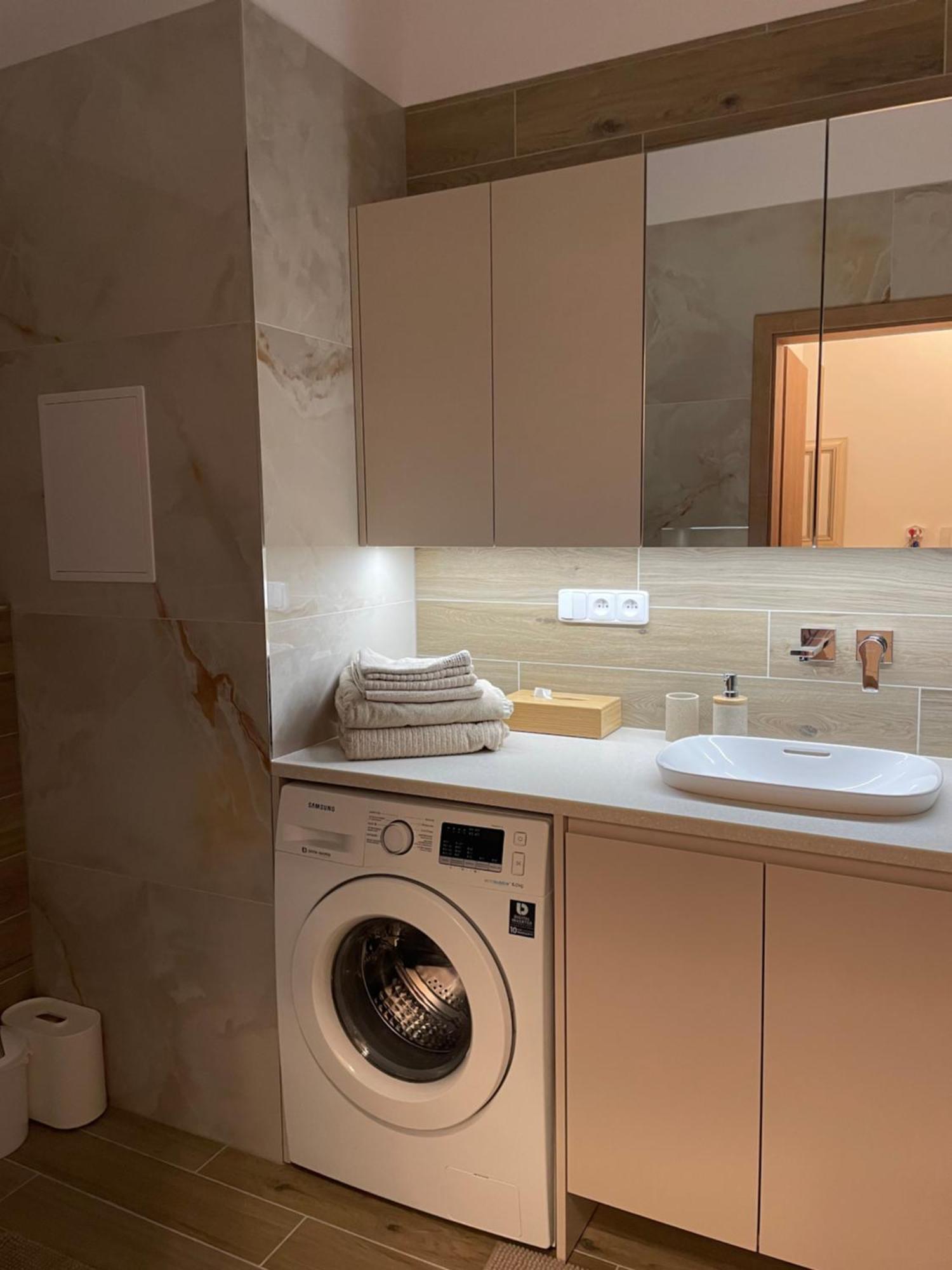 Castle View Apartment With Free Parking Bratislava Exterior photo
